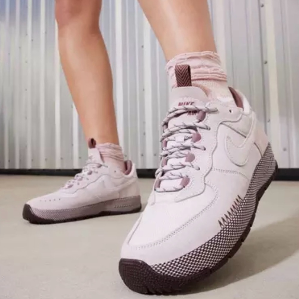 *NWOT* WOMEN'S NIKE AIR FORCE 1 WILD SNEAKERBOOTS
